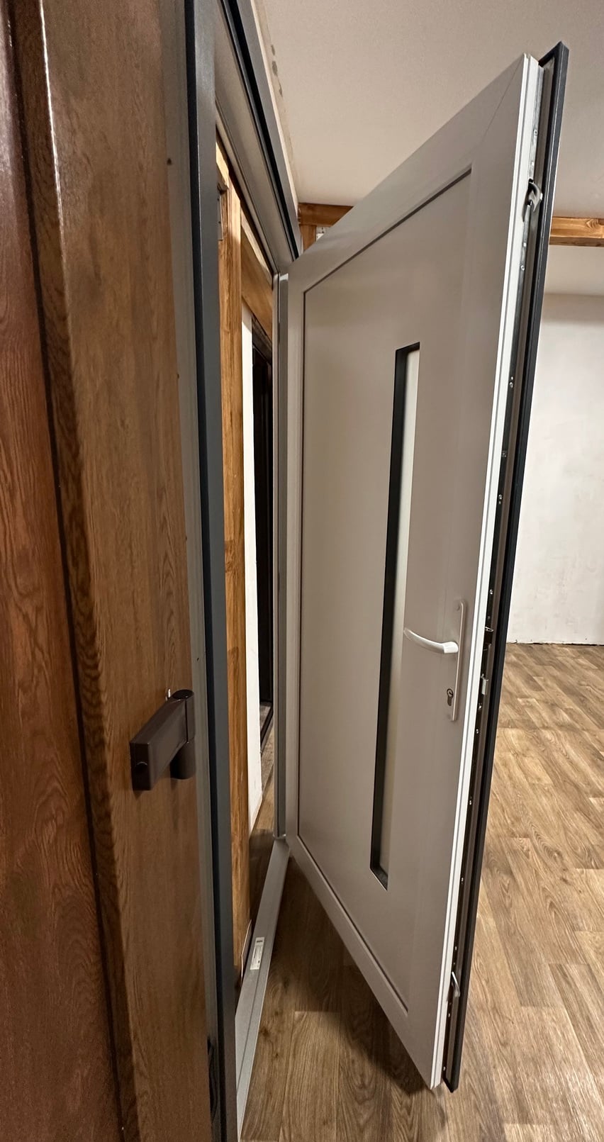Двері вхідні металопластикові з HPL панелью (АНТРАЦИТ) 950*2050 ПРАВА